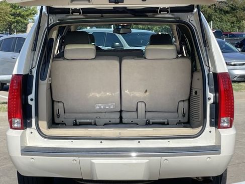 Used 2013 Cadillac Escalade AWD image 26