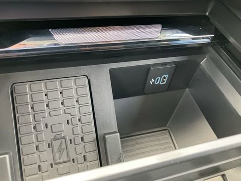 New 2025 Ford F250 Lariat w/ Black Appearance Package image 25