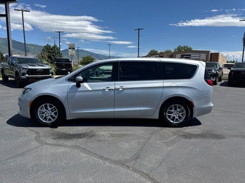 Used 2023 Chrysler Voyager LX FWD image 4