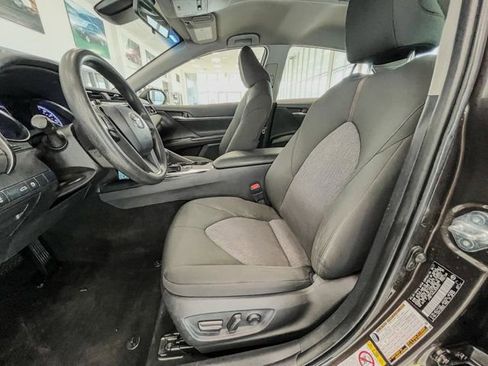 Used 2018 Toyota Camry LE image 15