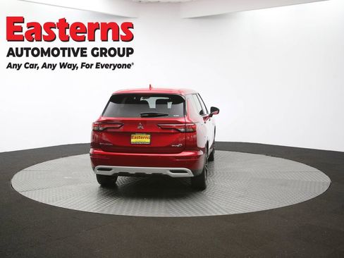 Used 2023 Mitsubishi Outlander SE image 37