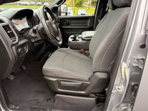 Used 2024 RAM 2500 Tradesman w/ Chrome Appearance Group image 11