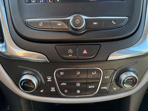Used 2022 Chevrolet Equinox LT AWD/4WD image 26