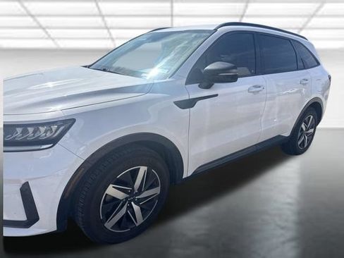 Used 2023 Kia Sorento S FWD image 2