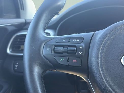 Used 2017 Kia Sorento LX w/ LX Convenience Package image 21