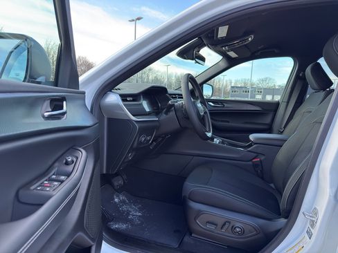 New 2026 Jeep Grand Cherokee L Laredo AWD/4WD image 11