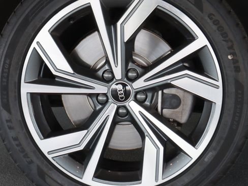 Used 2023 Audi Q4 e-tron Premium Plus w/ Premium Plus AWD/4WD image 4