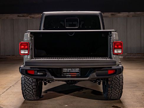 Used 2022 Jeep Gladiator Sport image 9