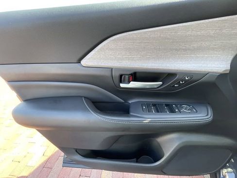 Used 2025 Toyota Grand Highlander Platinum image 11