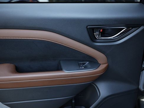 Used 2025 Subaru Forester Touring image 24