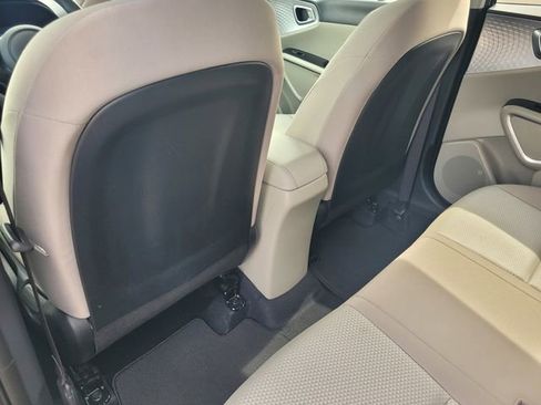 Used 2025 Kia Soul LX w/ LX Technology Package image 12
