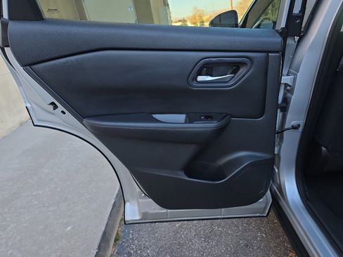 Used 2024 Nissan Rogue SV image 27