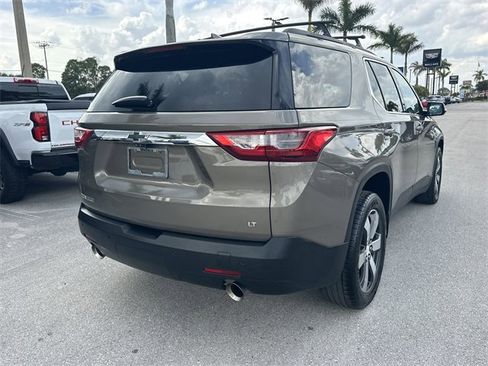 Used 2020 Chevrolet Traverse LT w/ LT Premium Package image 4