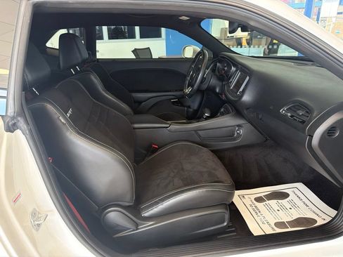 Used 2015 Dodge Challenger SRT Hellcat RWD image 18