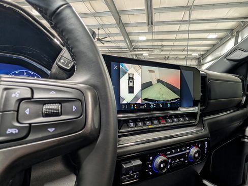 Used 2025 Chevrolet Silverado 2500 ZR2 w/ Technology Package AWD/4WD image 26