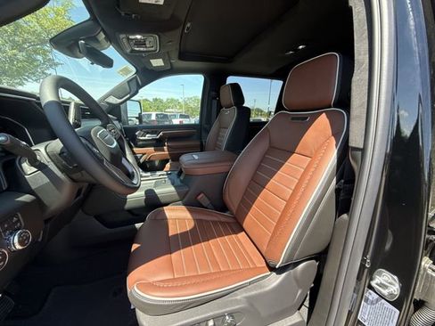 New 2026 GMC Sierra 3500 Denali Ultimate AWD/4WD image 11