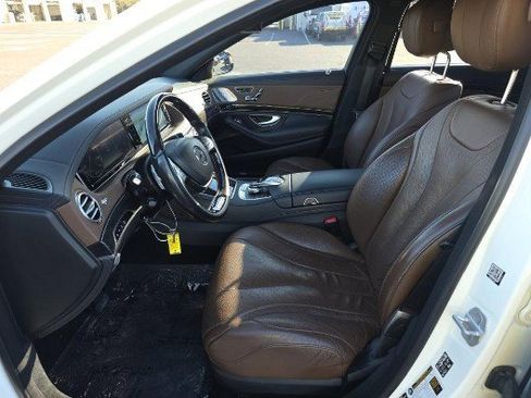 Used 2017 Mercedes-Benz S 550 Sedan image 4