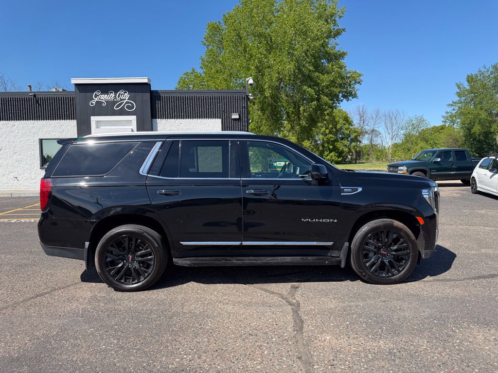 Used 2023 GMC Yukon SLT w/ SLT Premium Package AWD/4WD image 3