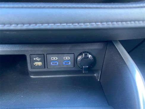 Used 2022 Toyota Highlander XLE image 23