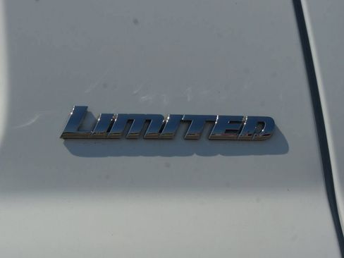 Used 2019 Toyota Tundra Limited w/ Limited Premium Package AWD/4WD image 19