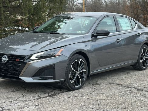 New 2025 Nissan Altima 2.5 SR image 2