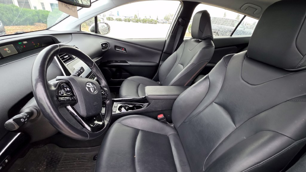 Used 2022 Toyota Prius L Eco FWD image 11