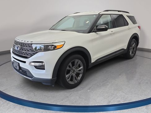 Used 2023 Ford Explorer XLT w/ Equipment Group 202A RWD image 1