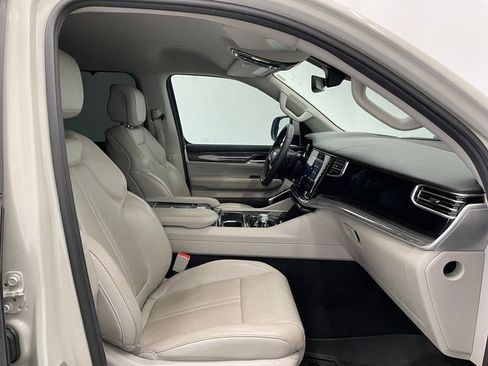 Used 2022 Jeep Wagoneer Series III w/ Convenience Group I image 16