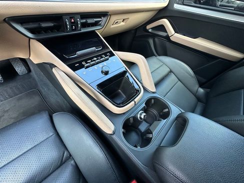 Used 2024 Porsche Cayenne image 26