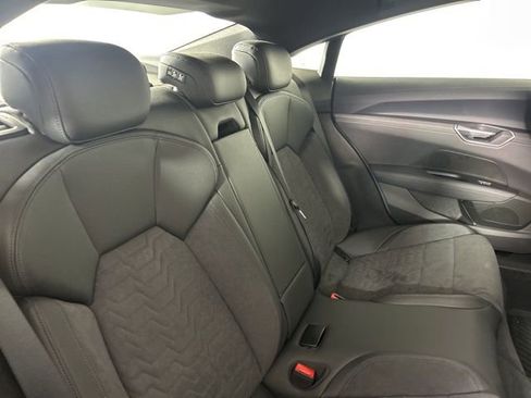 Used 2022 Audi e-tron GT Premium Plus image 18