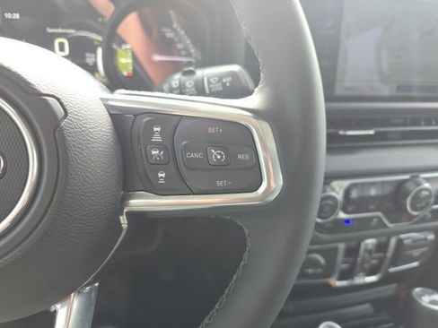 Certified 2025 Jeep Wrangler Unlimited Sahara w/ Safety Group image 15