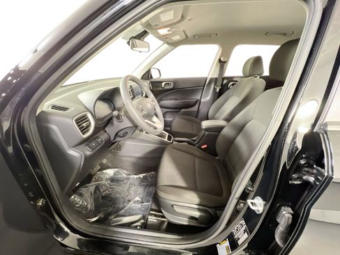 Used 2023 Hyundai Venue SE image 19