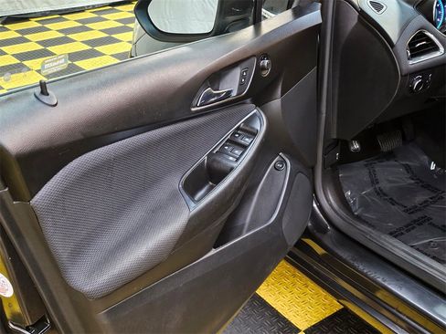 Used 2017 Chevrolet Cruze LT image 21