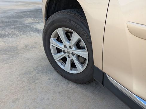 Used 2013 Toyota Highlander SE image 10