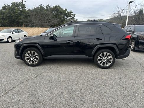 Used 2021 Toyota RAV4 XLE Premium image 2