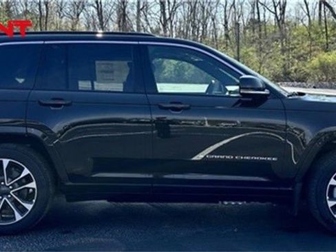 New 2024 Jeep Grand Cherokee Overland w/ Luxury Tech Group IV image 25