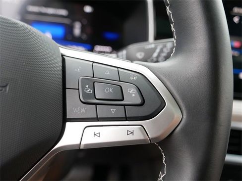 Certified 2025 Volkswagen Taos SE image 26