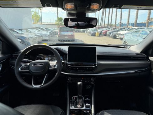 Used 2025 Jeep Compass Trailhawk w/ Trailer Tow Group image 32