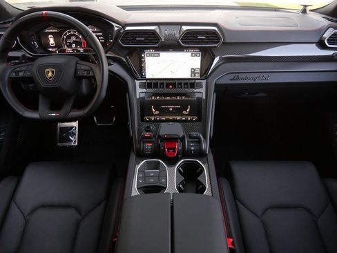 Used 2023 Lamborghini Urus S image 7