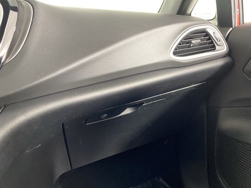 Used 2025 Chrysler Voyager LX image 31