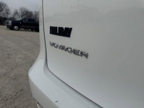 Used 2024 Chrysler Voyager LX FWD image 9
