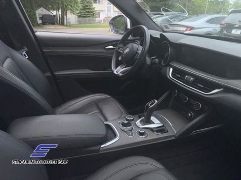 Used 2022 Alfa Romeo Stelvio Ti image 10