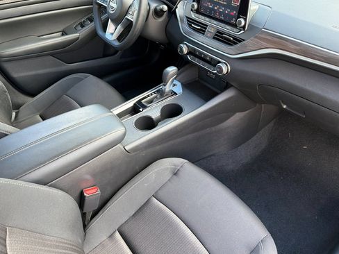 Used 2025 Nissan Altima 2.5 SV FWD image 15
