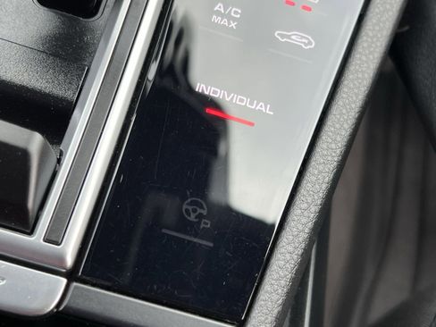 Used 2022 Porsche Cayenne image 31