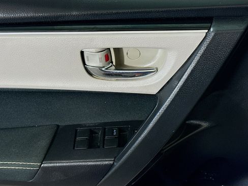 Used 2018 Toyota Corolla LE image 23