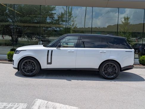 New 2026 Land Rover Range Rover Long Wheelbase SE AWD/4WD image 2