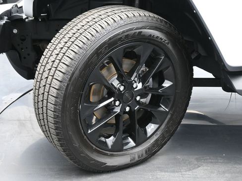 Used 2022 Jeep Wrangler Unlimited Sahara AWD/4WD image 21