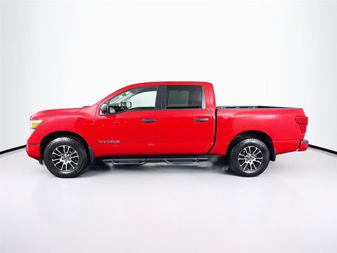 Used 2024 Nissan Titan SV image 4