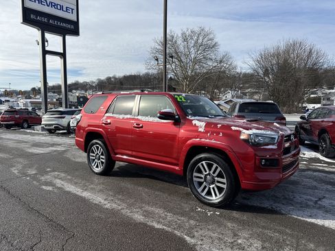 Used 2022 Toyota 4Runner TRD Sport image 1