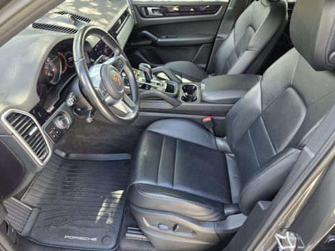 Used 2022 Porsche Cayenne AWD/4WD image 10